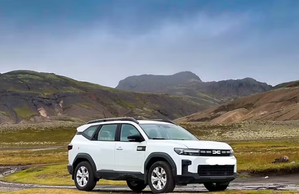 Dacia Bigster First Drive Review 2025: Bigster vs Duster, Features, Price & India Launch