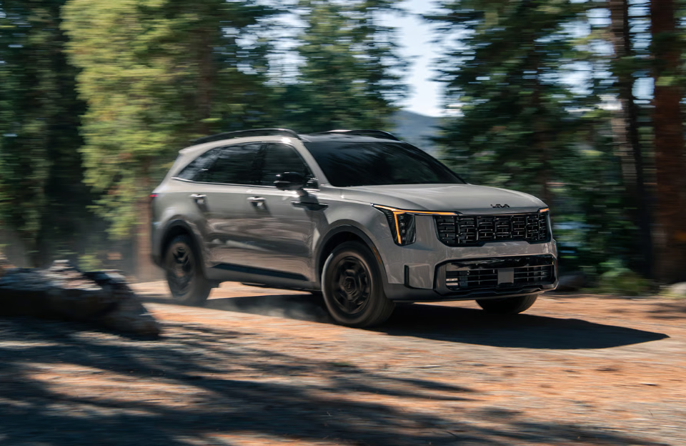 New Kia Sorento Hybrid 7-Seater SUV Spied in India Ahead of 2026 Launch